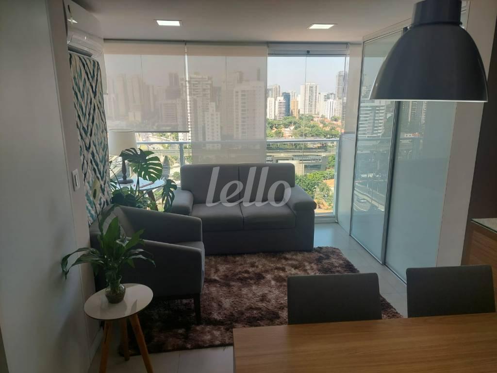 SALA de Apartamento à venda, Padrão com 42 m², 1 quarto e 1 vaga em Cidade Monções - São Paulo