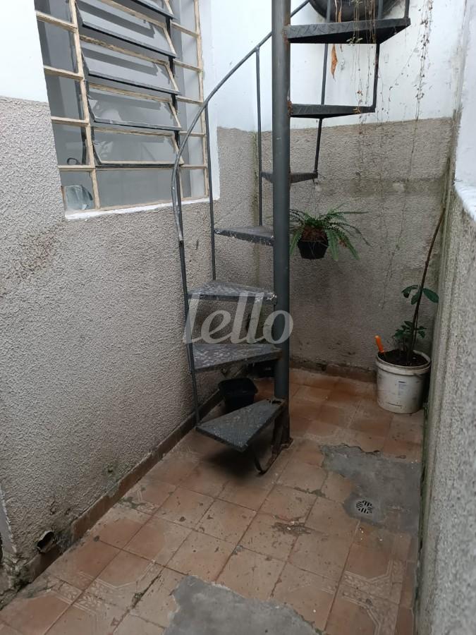 QUINTAL de Galpão/Armazém à venda, Padrão com 130 m², e 1 vaga em Brás - São Paulo