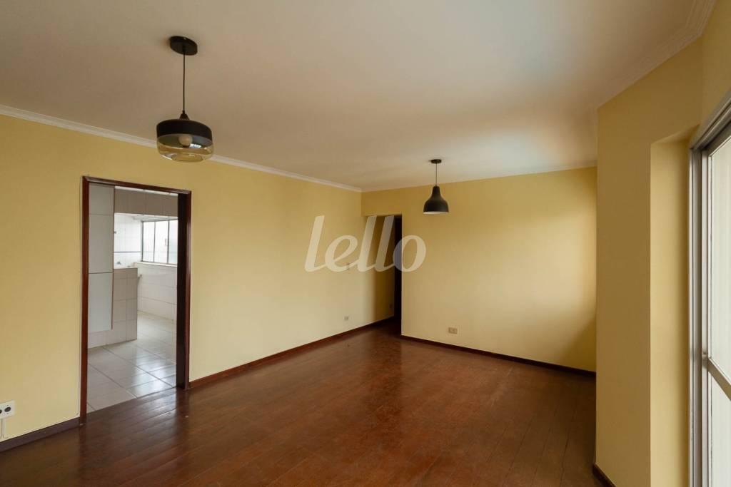 SALA de Apartamento para alugar, Padrão com 95 m², 3 quartos e 2 vagas em Alto de Pinheiros - São Paulo