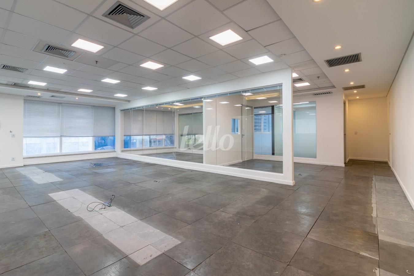 SALA de Sala / Conjunto para alugar, Padrão com 296 m², e 12 vagas em Butantã - São Paulo