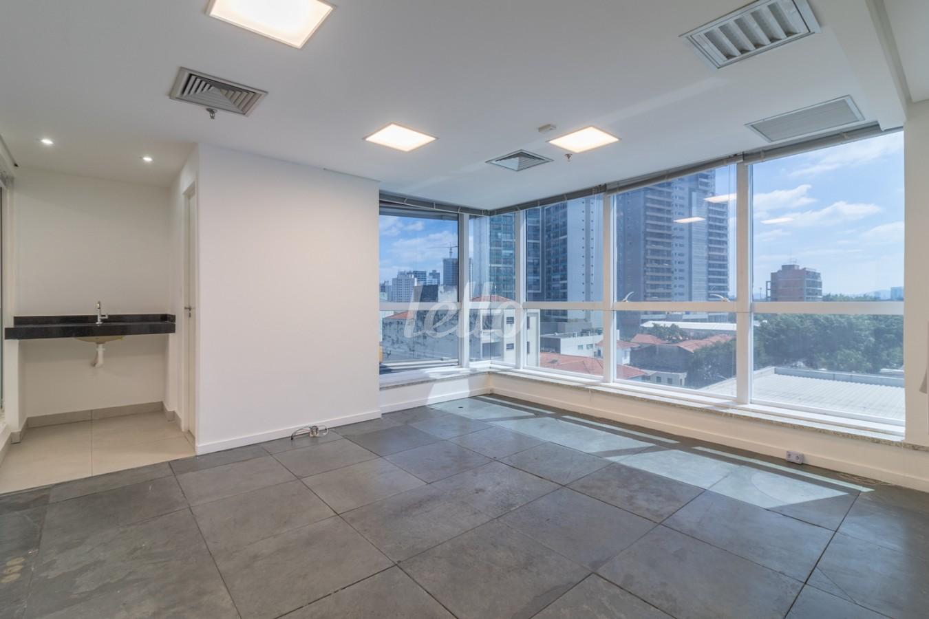 SALA de Sala / Conjunto para alugar, Padrão com 296 m², e 12 vagas em Butantã - São Paulo