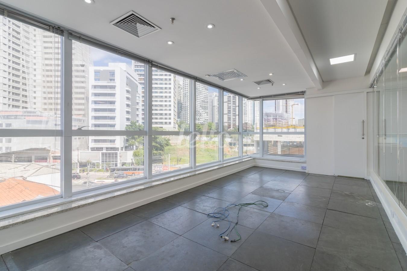 SALA de Sala / Conjunto para alugar, Padrão com 296 m², e 12 vagas em Butantã - São Paulo