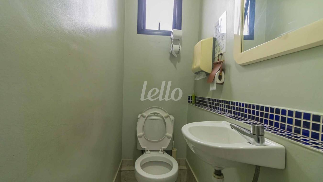 LAVABO de Sala / Conjunto à venda, Padrão com 222 m², e 6 vagas em Tucuruvi - São Paulo