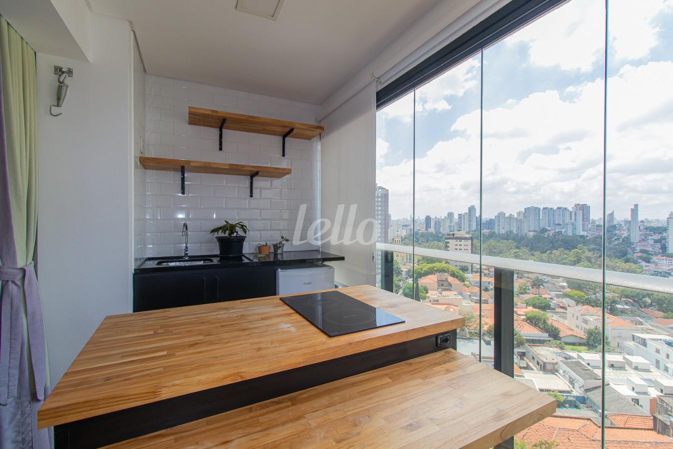 SACADA de Apartamento à venda, Padrão com 42 m², e 1 vaga em Vila Mariana - São Paulo