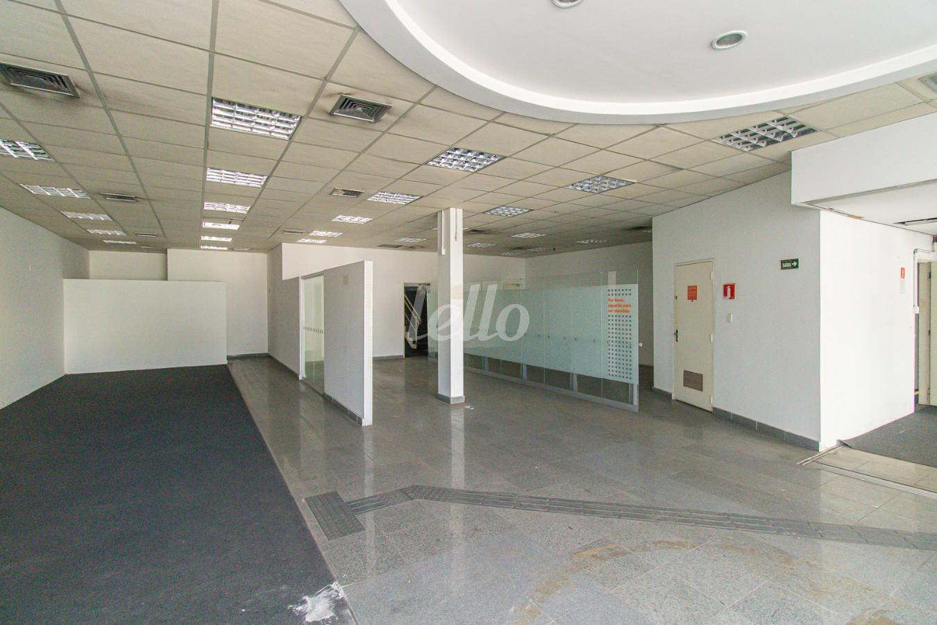 SALA de Salão à venda, Padrão com 552 m², e 2 vagas em Planalto - São Bernardo do Campo