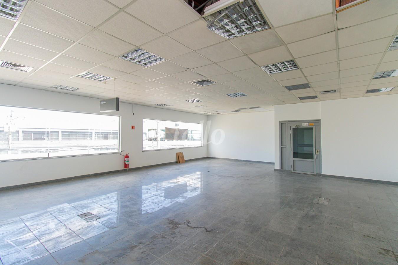 SALA de Salão à venda, Padrão com 552 m², e 2 vagas em Planalto - São Bernardo do Campo