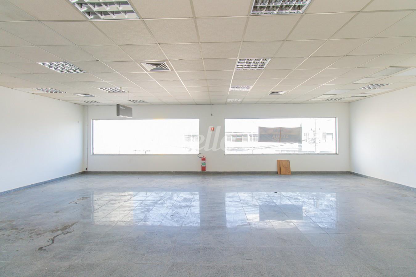 SALA de Salão à venda, Padrão com 552 m², e 2 vagas em Planalto - São Bernardo do Campo