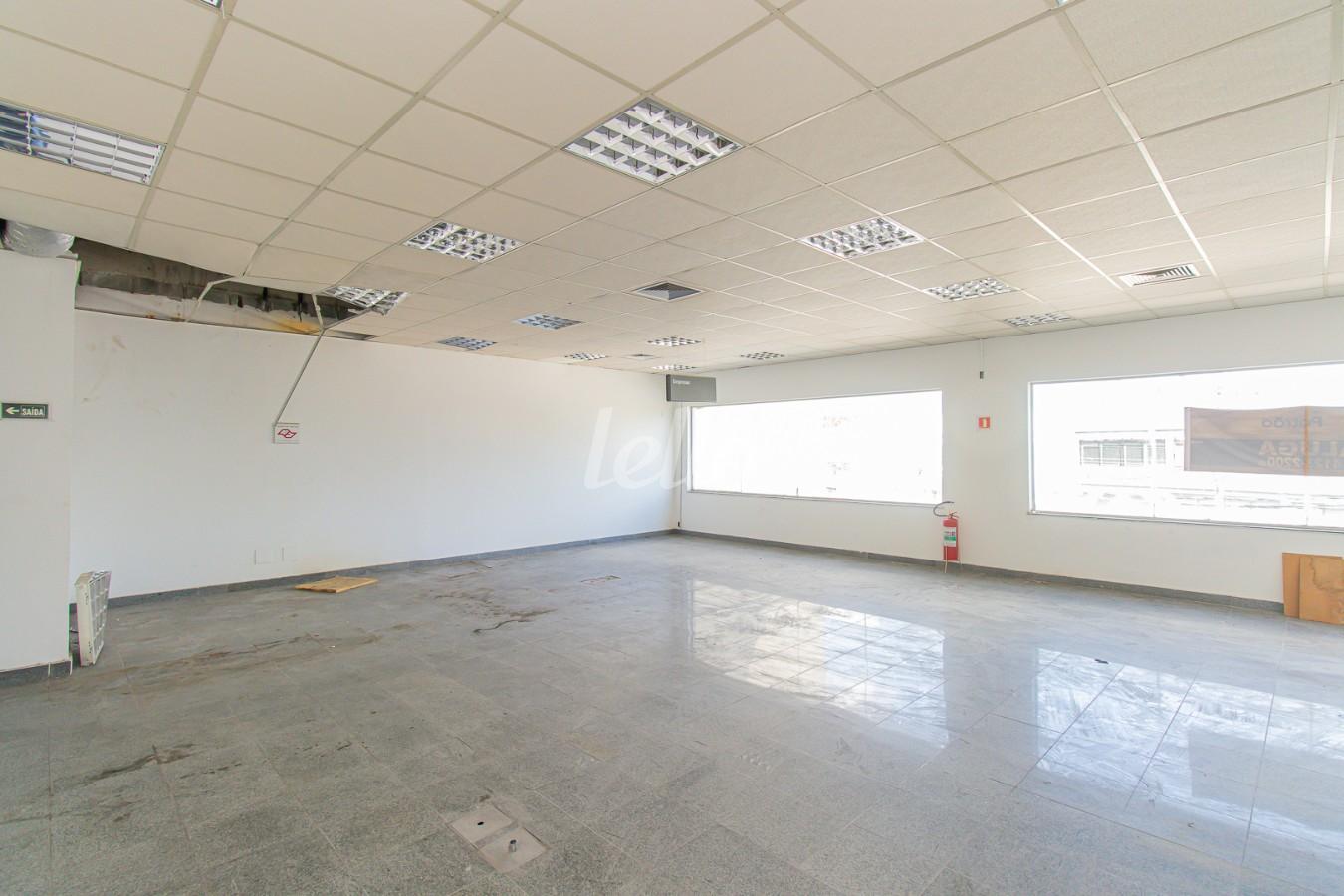 SALA de Salão à venda, Padrão com 552 m², e 2 vagas em Planalto - São Bernardo do Campo