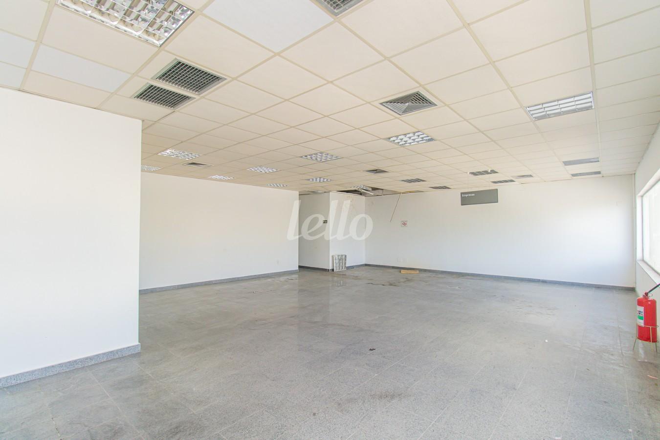 SALA de Salão à venda, Padrão com 552 m², e 2 vagas em Planalto - São Bernardo do Campo