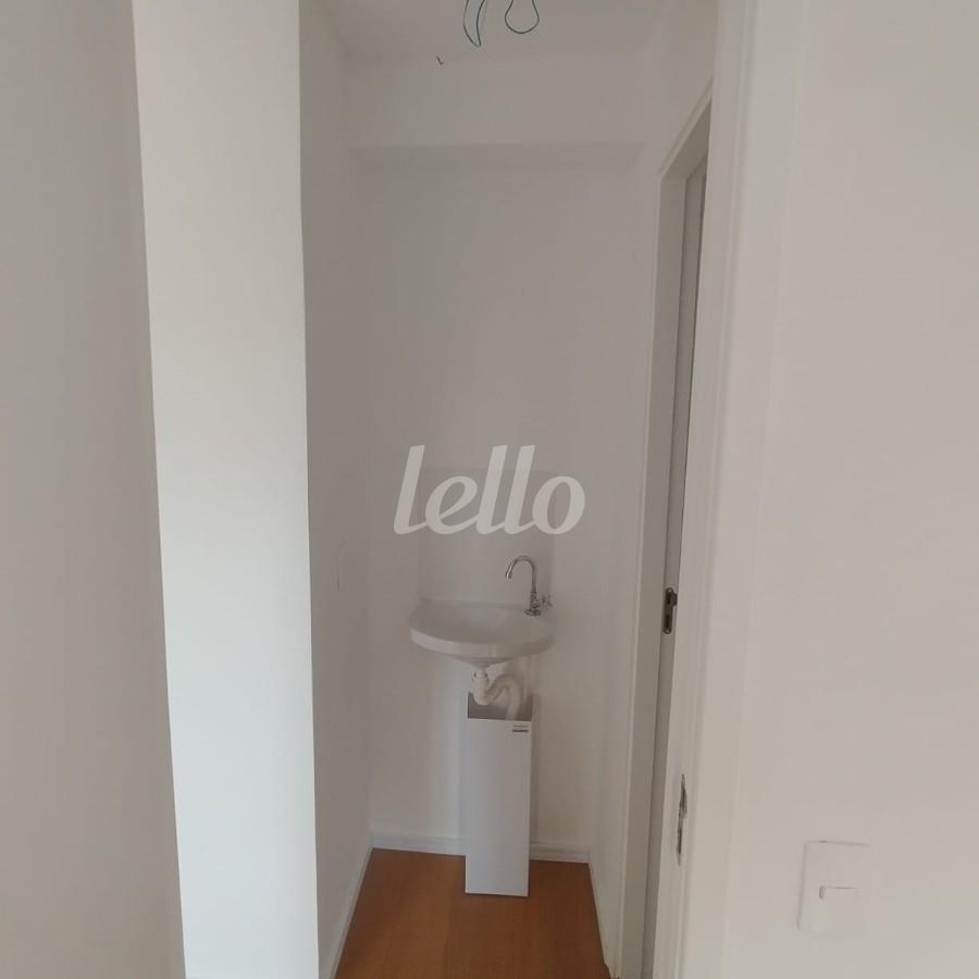 BANHEIRO SOCIAL de Apartamento para alugar, Padrão com 28 m², 1 quarto e em Vila Ipojuca - São Paulo