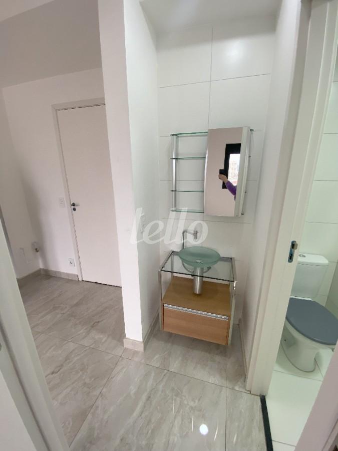 BANHEIRO SOCIAL de Apartamento para alugar, Padrão com 27 m², 1 quarto e em Vila Mazzei - São Paulo