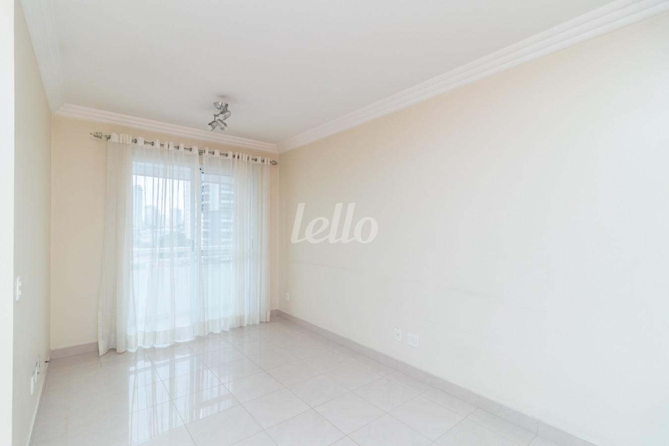 2 - SALA de Apartamento à venda, Padrão com 66 m², 2 quartos e 2 vagas em Vila Azevedo - São Paulo