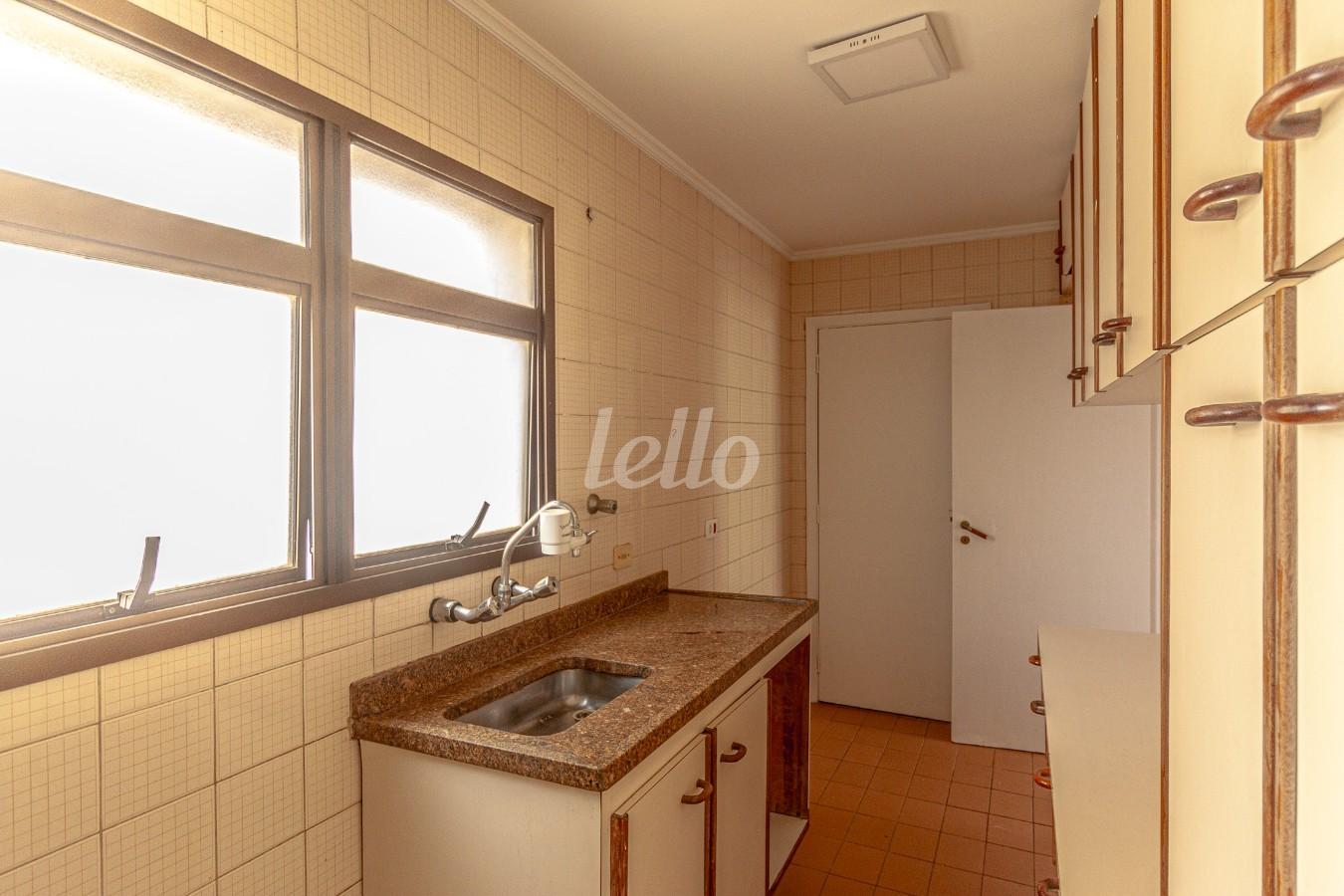 COZINHA de Apartamento para alugar, Padrão com 80 m², 4 quartos e em Vila Clementino - São Paulo