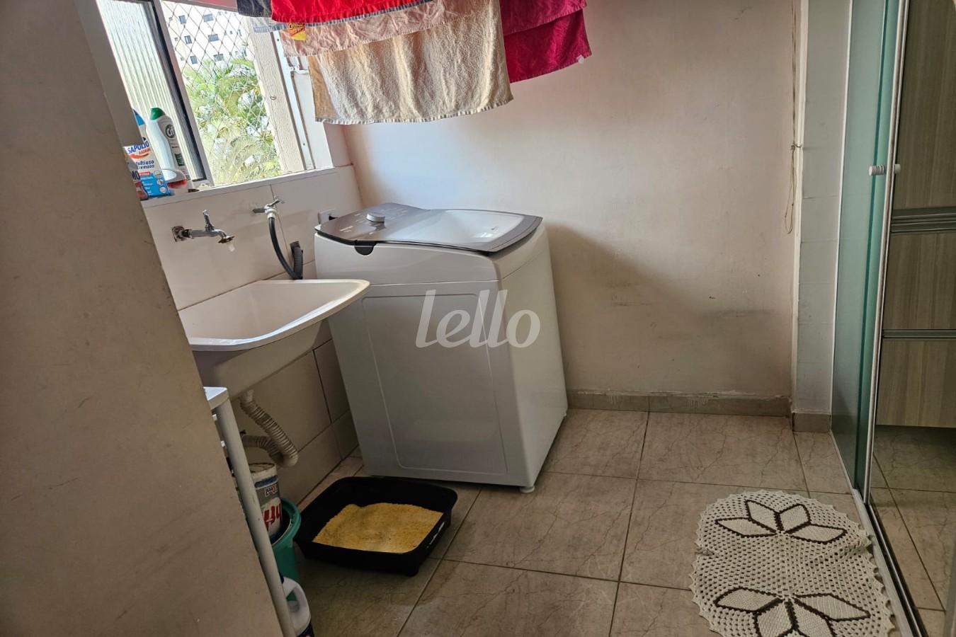 ÁREA DE SERVIÇO de Apartamento à venda, Padrão com 70 m², 3 quartos e 1 vaga em Vila Azevedo - São Paulo