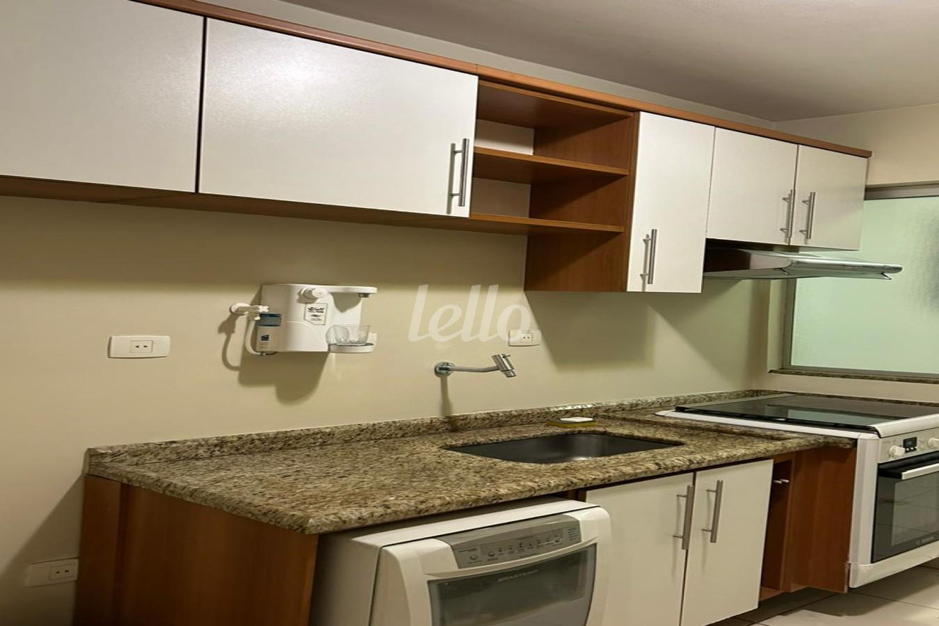 COZINHA de Apartamento para alugar, Padrão com 72 m², 2 quartos e 2 vagas em Pinheiros - São Paulo