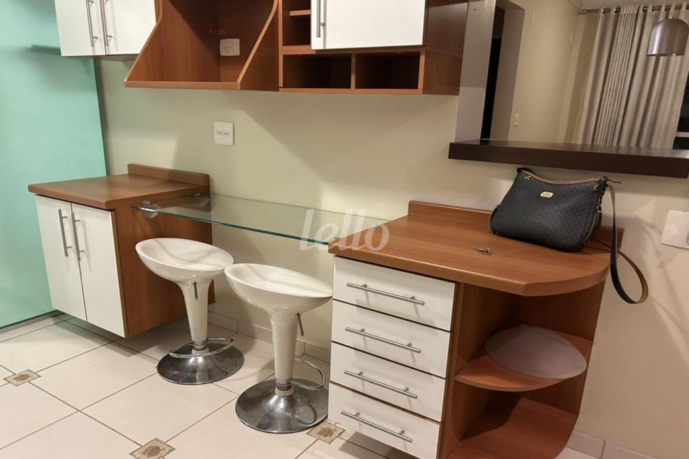 COZINHA de Apartamento para alugar, Padrão com 72 m², 2 quartos e 2 vagas em Pinheiros - São Paulo