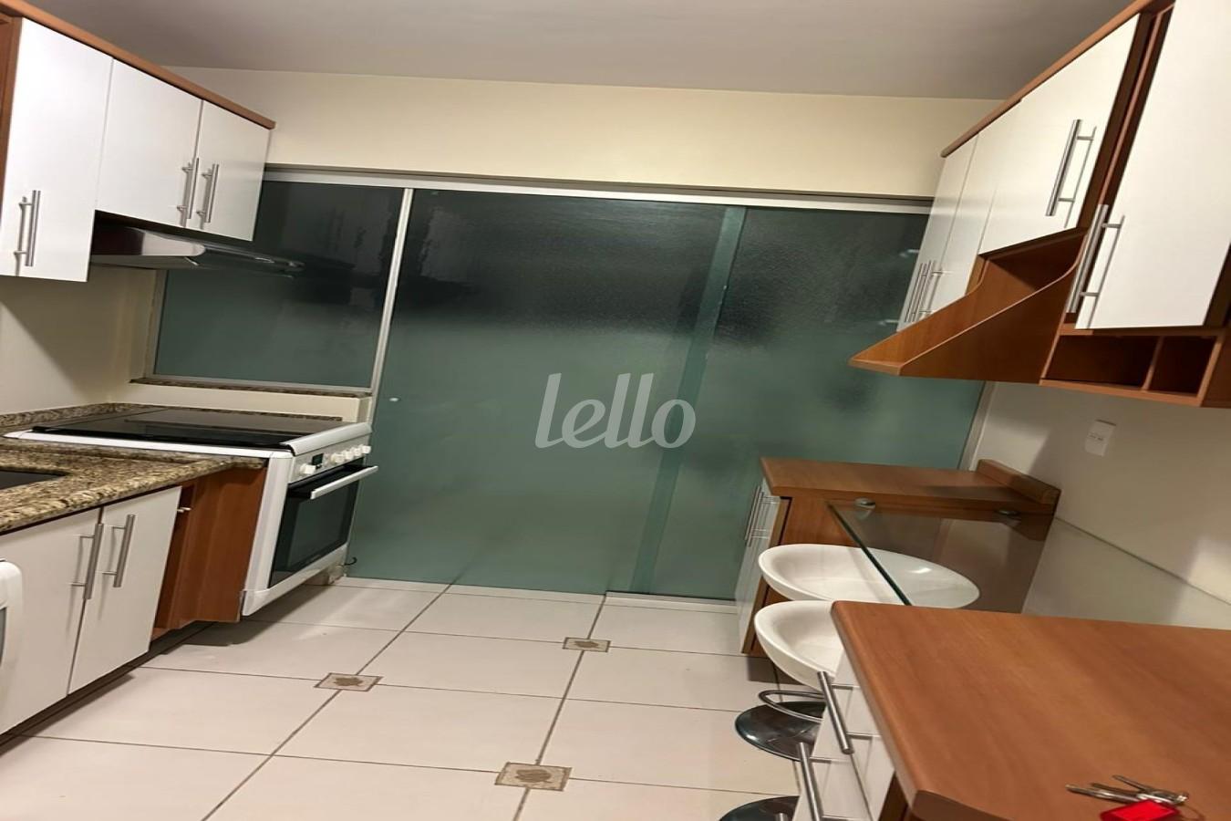 COZINHA de Apartamento para alugar, Padrão com 72 m², 2 quartos e 2 vagas em Pinheiros - São Paulo