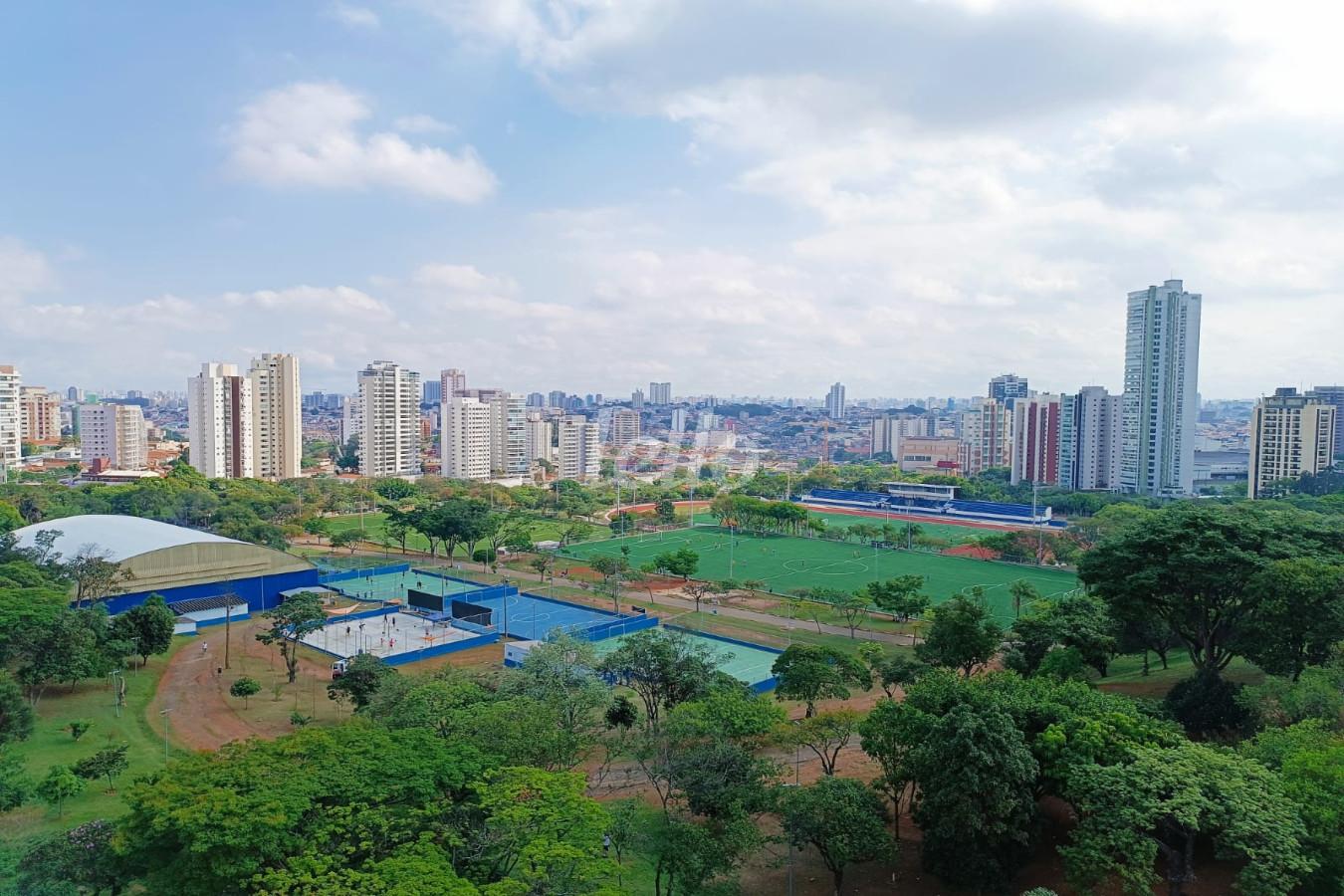 VISTA PARA O CERET de Apartamento à venda, Padrão com 65 m², 2 quartos e 2 vagas em Vila Carrão - São Paulo