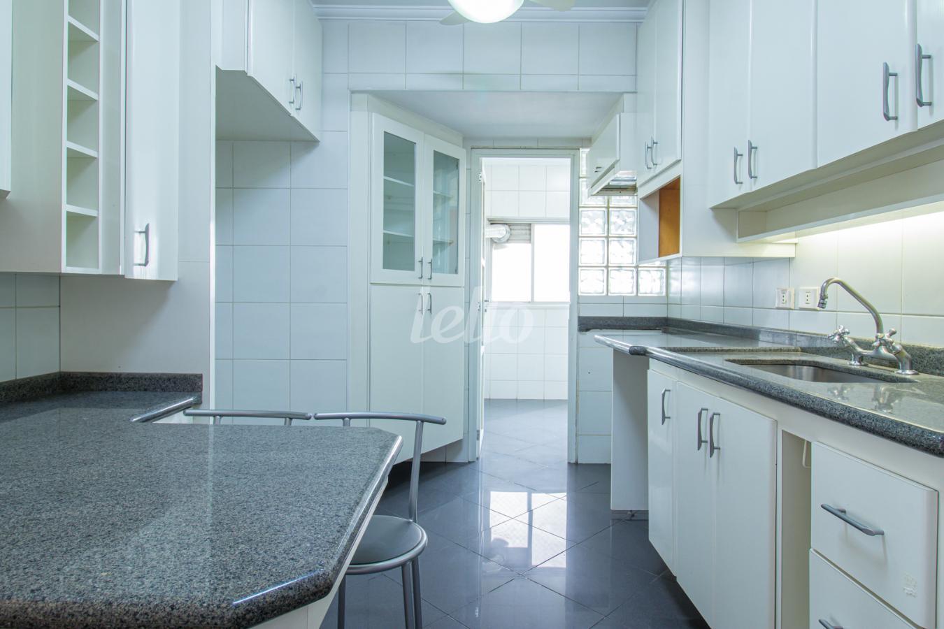 08COZINHA_002.JPG de Apartamento à venda, Duplex com 218 m², 3 quartos e 2 vagas em Pinheiros - São Paulo