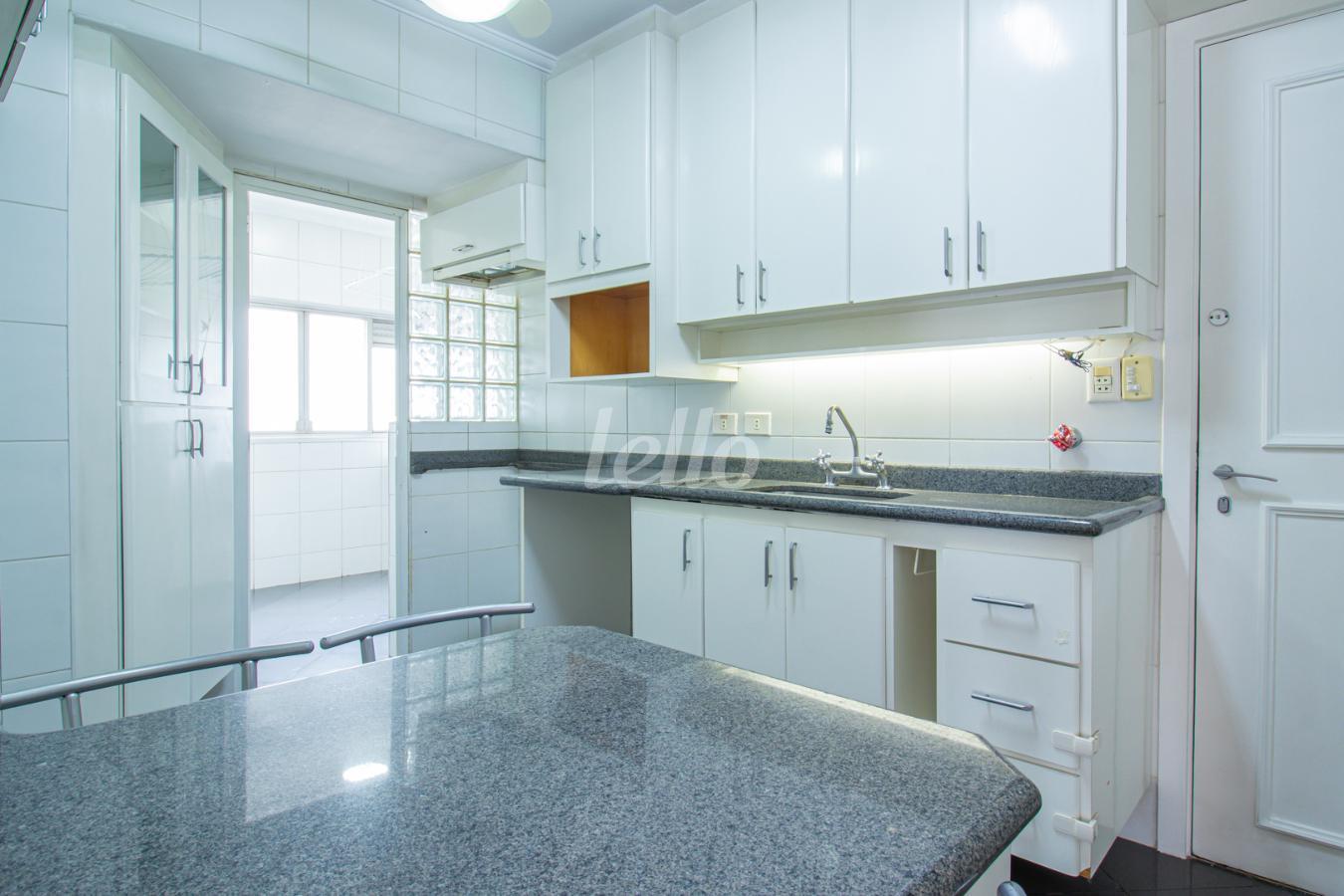 08COZINHA_003.JPG de Apartamento à venda, Duplex com 218 m², 3 quartos e 2 vagas em Pinheiros - São Paulo