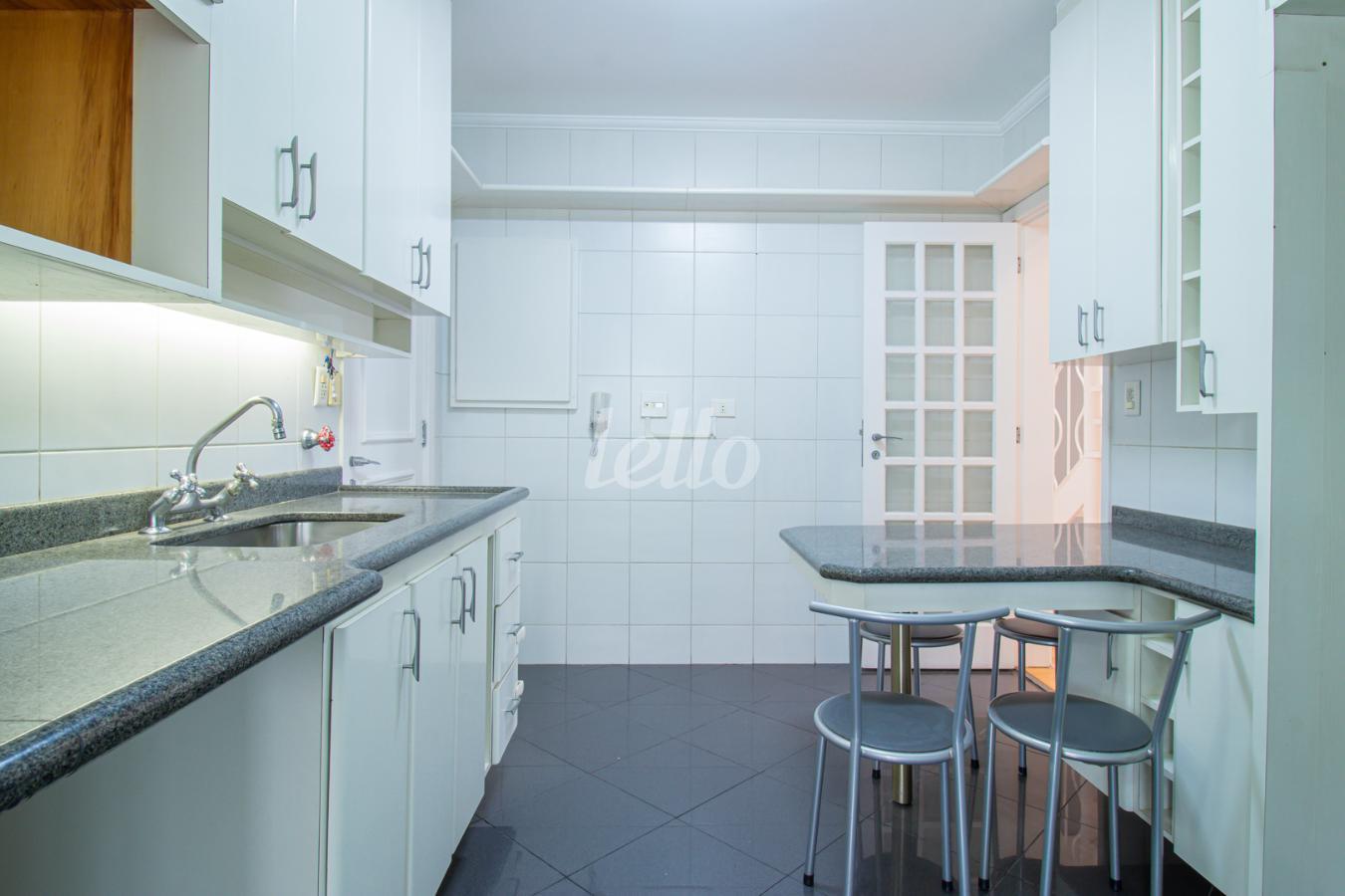 08COZINHA_004.JPG de Apartamento à venda, Duplex com 218 m², 3 quartos e 2 vagas em Pinheiros - São Paulo