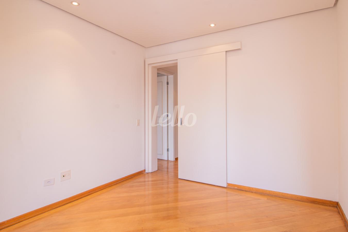 04DORMITORIO-1_001.JPG de Apartamento à venda, Duplex com 218 m², 3 quartos e 2 vagas em Pinheiros - São Paulo