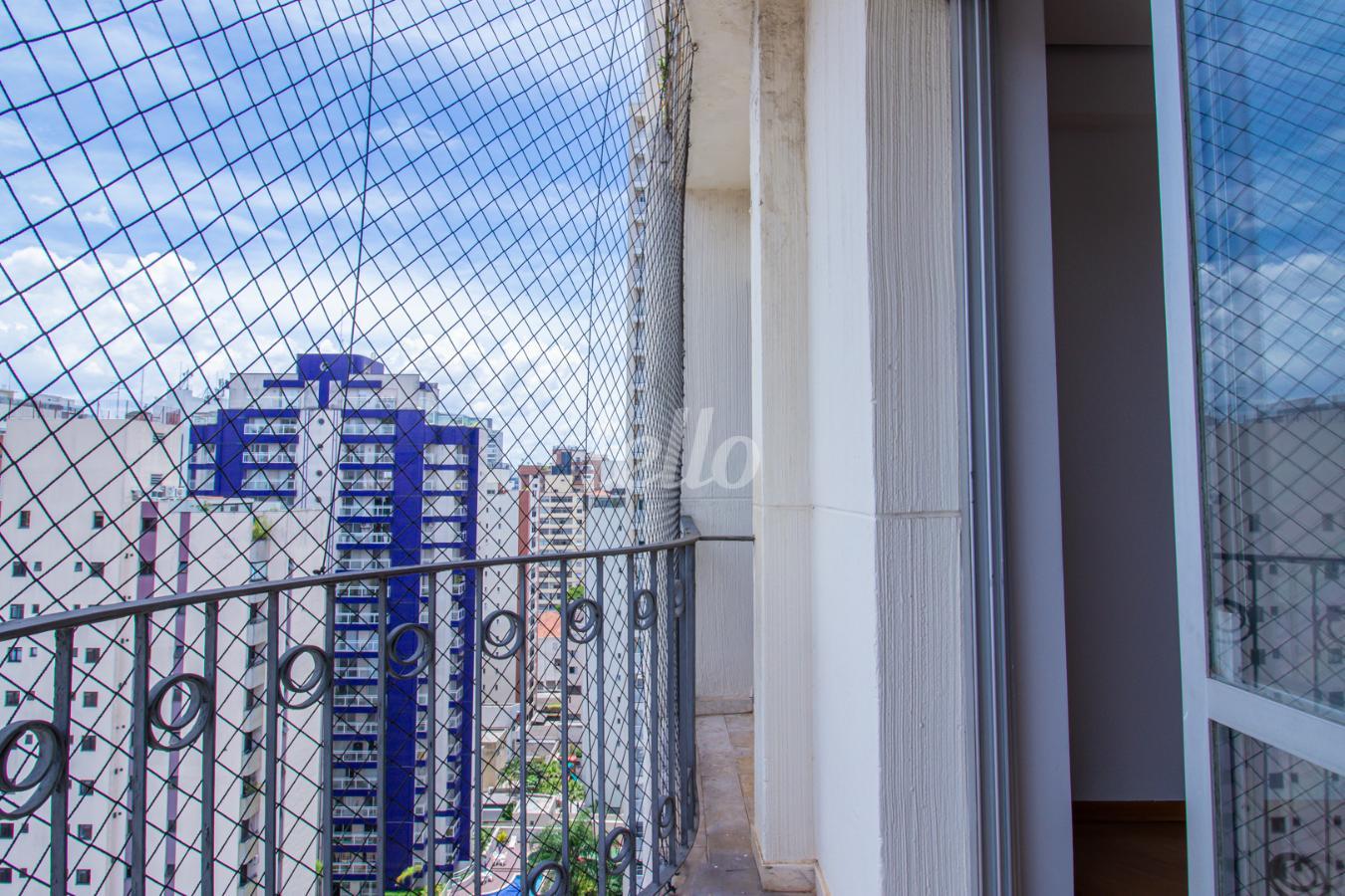 02SACADAVARANDA_002.JPG de Apartamento à venda, Duplex com 218 m², 3 quartos e 2 vagas em Pinheiros - São Paulo