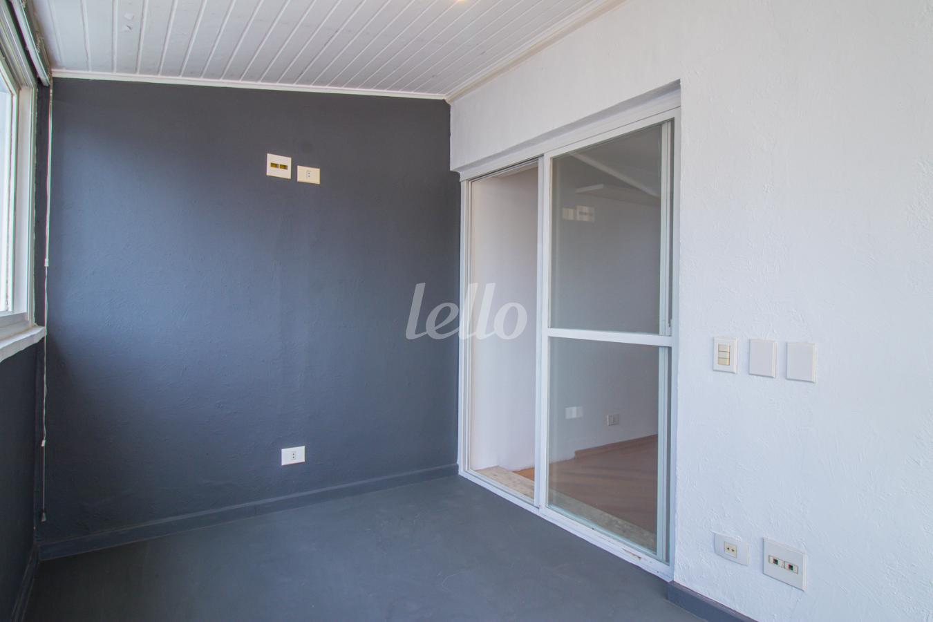 02SACADAVARANDA_007.JPG de Apartamento à venda, Duplex com 218 m², 3 quartos e 2 vagas em Pinheiros - São Paulo