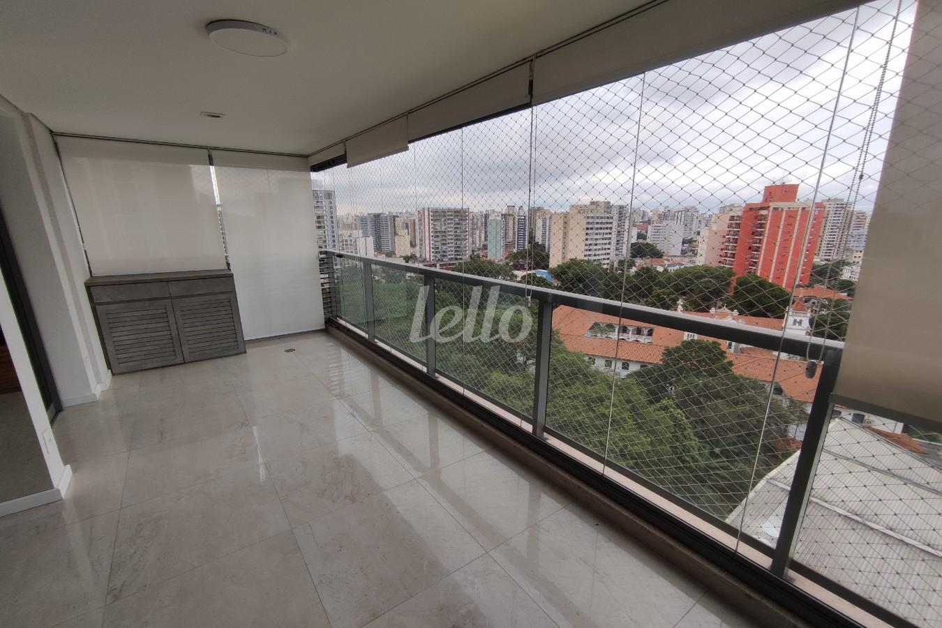 VARANDA de Apartamento para alugar, Padrão com 68 m², 2 quartos e 2 vagas em Mirandopolis - São Paulo