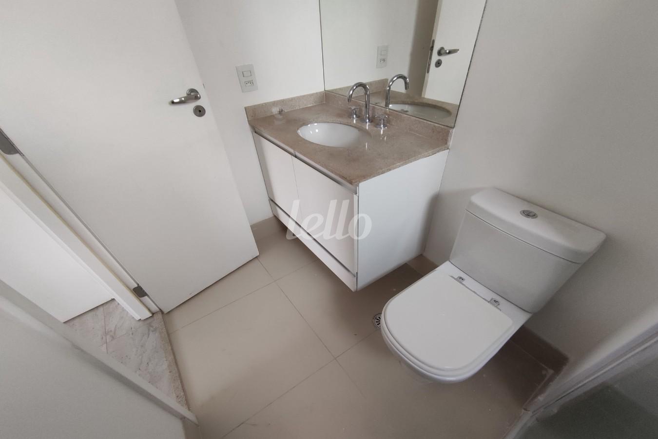 BANHEIRO SUÍTE de Apartamento para alugar, Padrão com 68 m², 2 quartos e 2 vagas em Mirandopolis - São Paulo