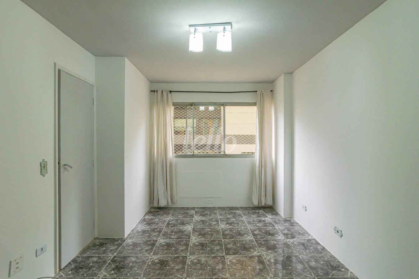 01SALA_002.JPG de Apartamento para alugar, Padrão com 47 m², 1 quarto e em Vila Mariana - São Paulo