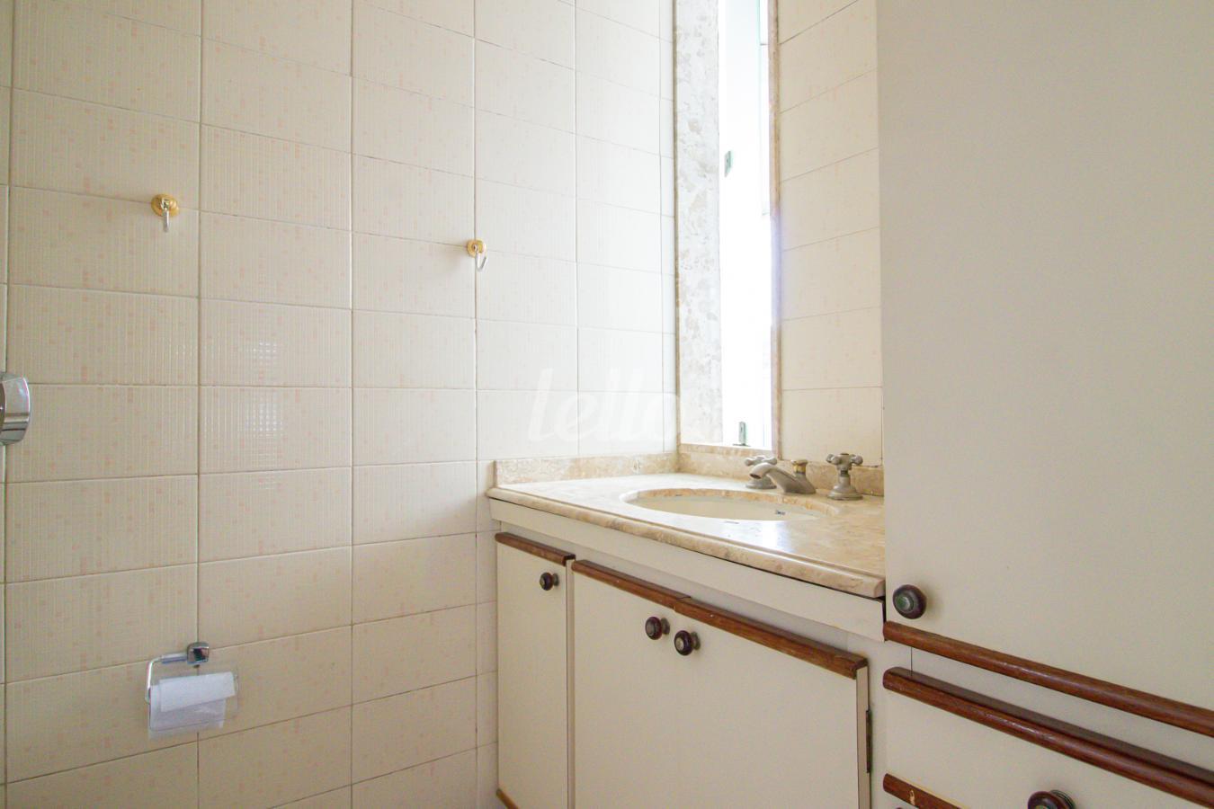 04BANHEIRO-SOCIAL_002.JPG de Apartamento à venda, Padrão com 75 m², 2 quartos e 2 vagas em Sumarezinho - São Paulo