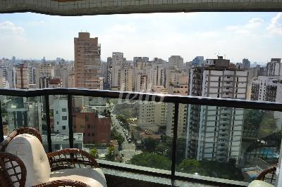 VISTA de Apartamento à venda, Padrão com 462 m², 4 quartos e 8 vagas em Indianópolis - São Paulo