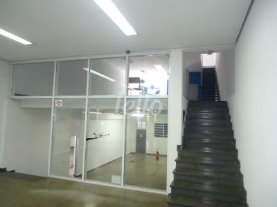 ACESSO AO MEZANINO FUNDOS DA LOJA de Loja à venda, Padrão com 741 m², e 8 vagas em Mooca - São Paulo