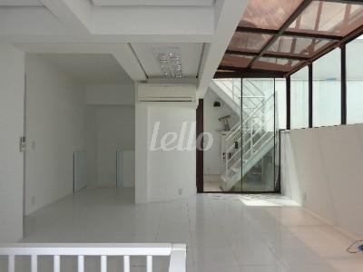 VARANDA COBERTA de Apartamento à venda, Duplex com 210 m², 4 quartos e 4 vagas em Itaim Bibi - São Paulo