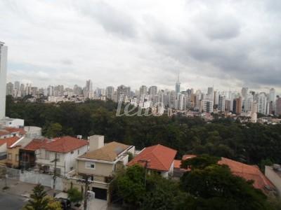 VISTA DA SACADA de Apartamento à venda, Padrão com 200 m², 3 quartos e 3 vagas em Cambuci - São Paulo