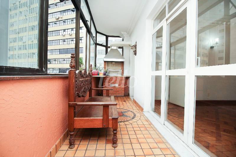 VARANDA GOURMET de Apartamento à venda, Padrão com 350 m², 4 quartos e 2 vagas em Bela Vista - São Paulo