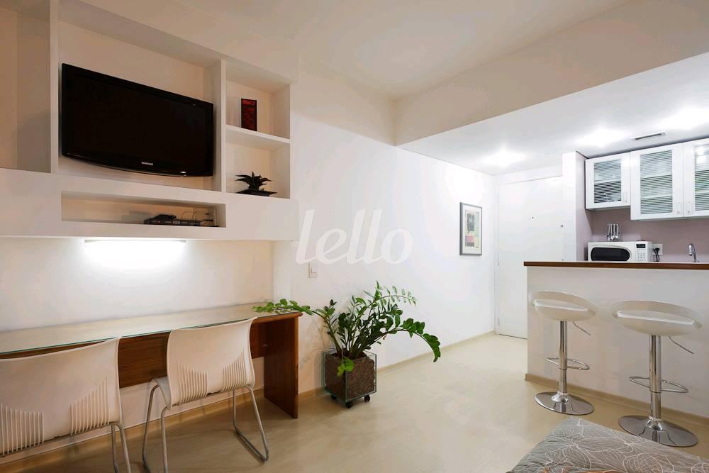 SALA de Apartamento à venda, Padrão com 24 m², 1 quarto e 1 vaga em Indianópolis - São Paulo