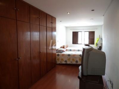 DORMITÓRIO de Casa à venda, sobrado com 355 m², 4 quartos e 8 vagas em Chácara Califórnia - São Paulo