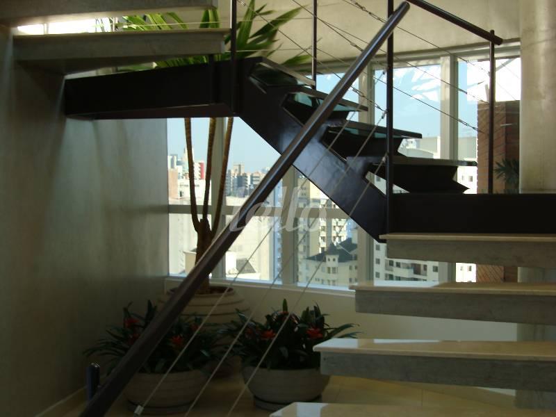 ESCADA de Apartamento à venda, Duplex com 550 m², 4 quartos e 6 vagas em Jardim - Santo André