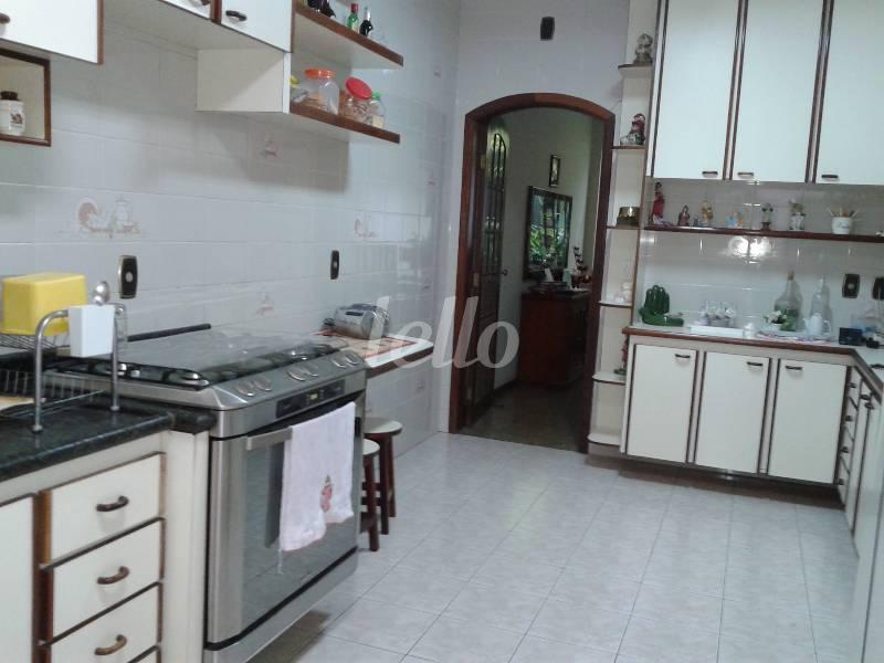 COZINHA de Casa à venda, sobrado com 640 m², 3 quartos e 4 vagas em Vila Aquilino - Santo André