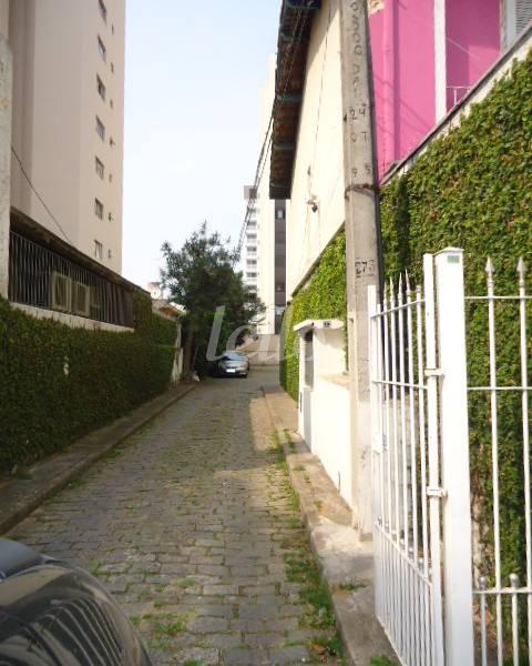 ENTRADA DA VILA de Casa à venda, de vila - sobrado com 150 m², 2 quartos e 4 vagas em Indianópolis - São Paulo