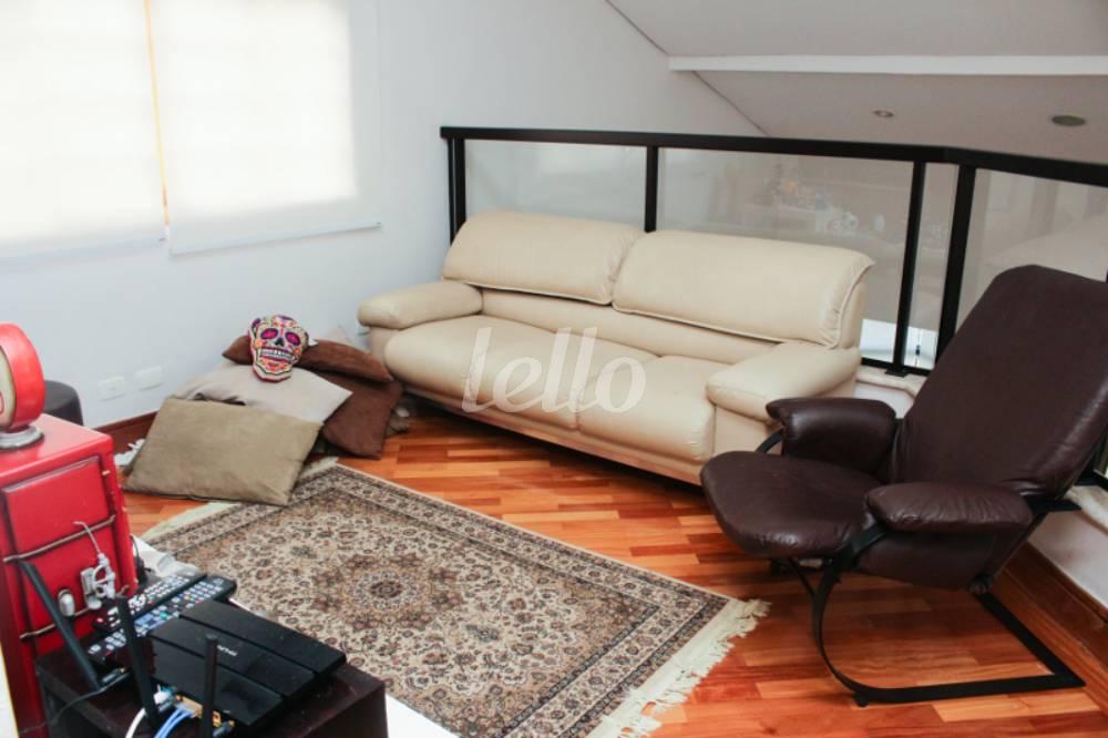 SALA NO MEZANINO de Casa à venda, sobrado com 450 m², 3 quartos e 5 vagas em Alto da Moóca - São Paulo