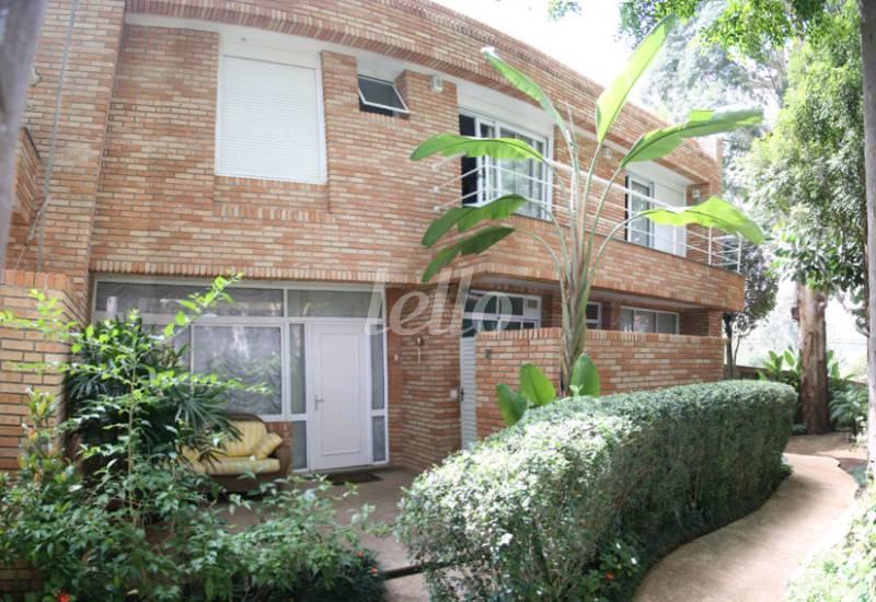 FACHADA de Casa à venda, em condomínio - sobrado com 442 m², 4 quartos e 3 vagas em Chácara Santo Antônio - São Paulo