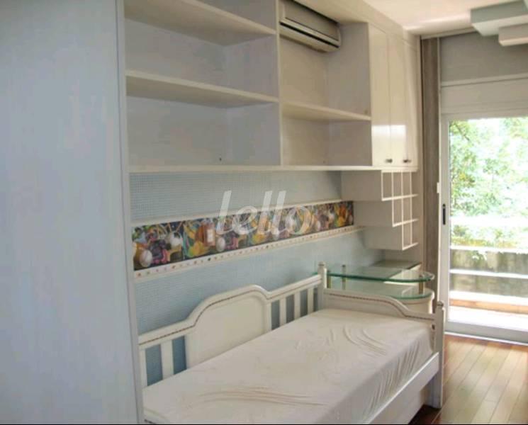 SUÍTE de Casa à venda, em condomínio - sobrado com 442 m², 4 quartos e 3 vagas em Chácara Santo Antônio - São Paulo