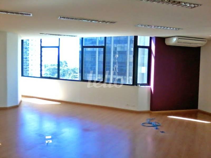 SALA de Sala / Conjunto à venda, Padrão com 140 m², e 2 vagas em Cidade Monções - São Paulo