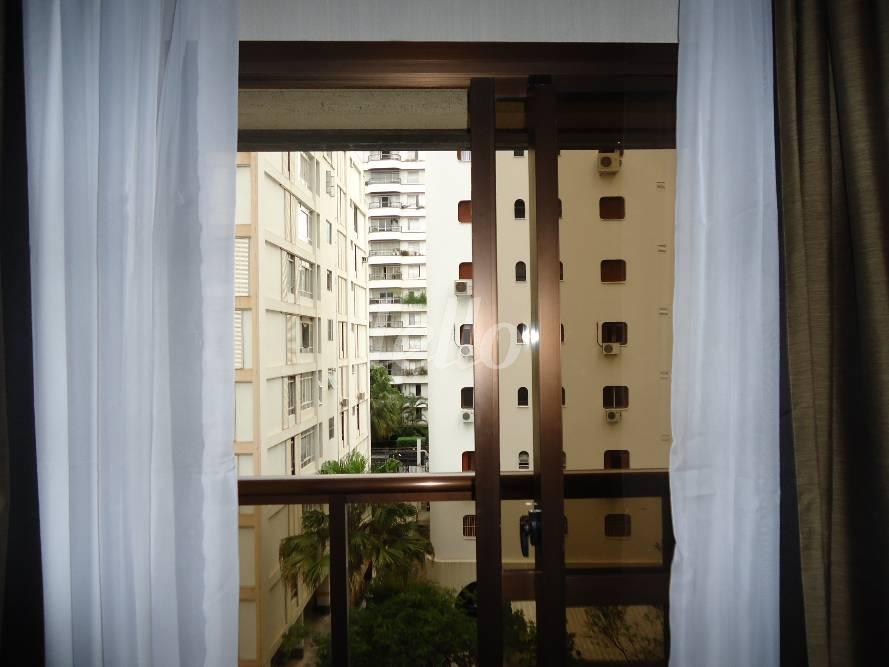 VISTA SACADA de Apartamento à venda, Flat com 38 m², 1 quarto e 1 vaga em Itaim Bibi - São Paulo