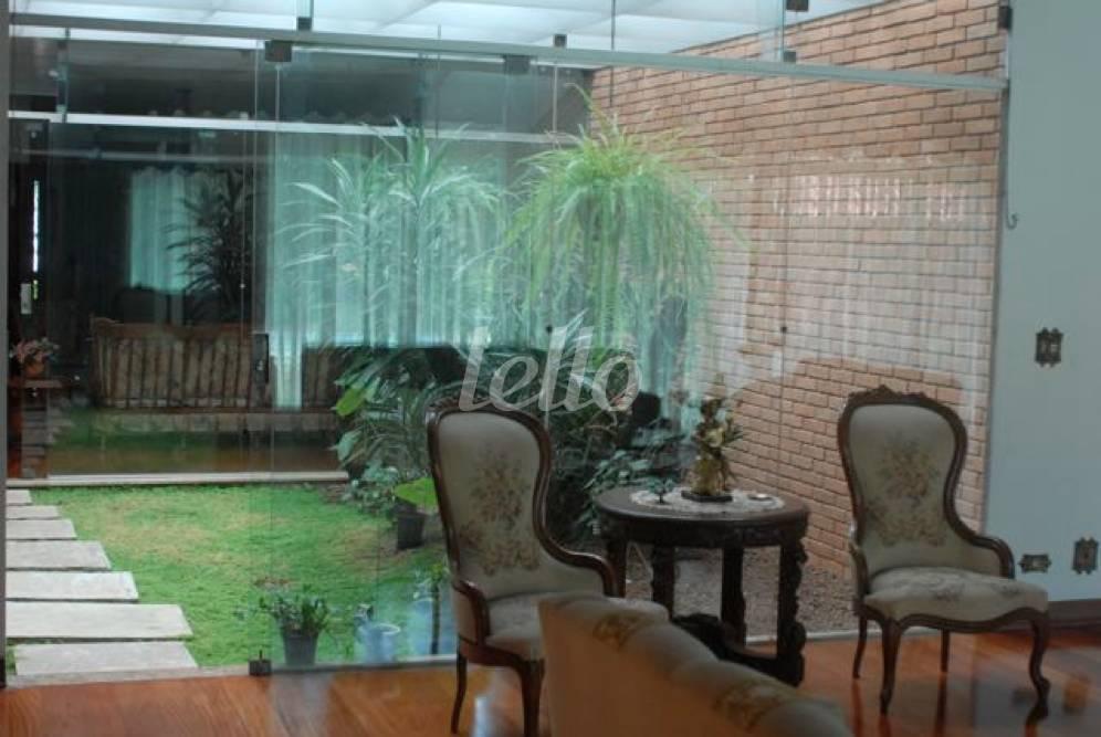JARDIM INTERNO de Casa à venda, sobrado com 750 m², 3 quartos e 6 vagas em Brooklin Paulista - São Paulo
