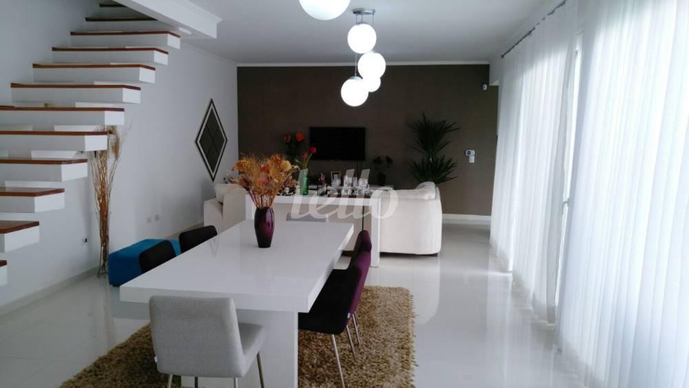 SALA de Casa à venda, sobrado com 210 m², 2 quartos e 4 vagas em Jardim Virginia Bianca - São Paulo