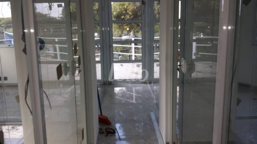 6 SALAS DIVIDIDAS EM DRYWALL DE VIDRO de Casa para alugar, sobrado com 525 m², e 12 vagas em Sumaré - São Paulo